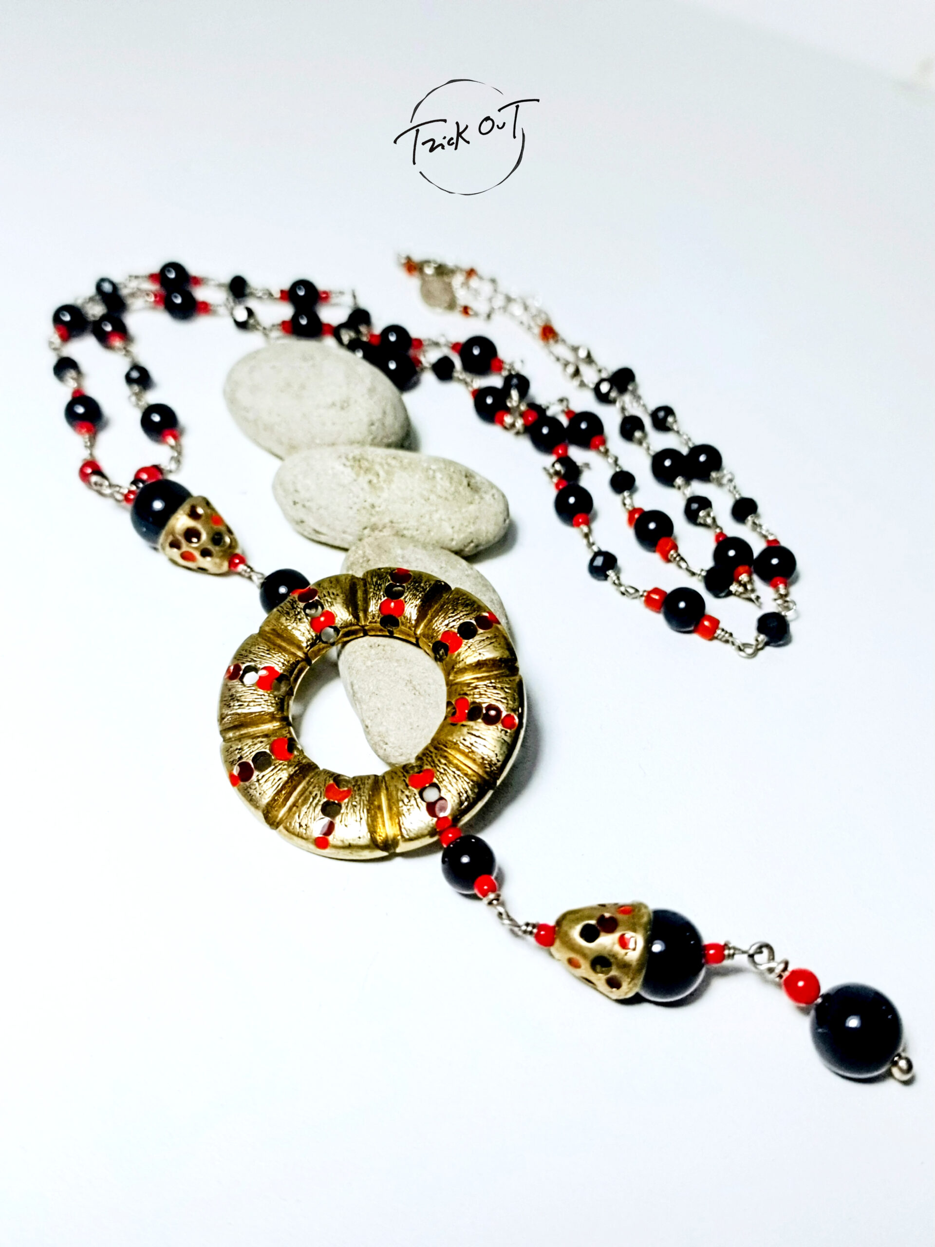 ELIOS- versione BOLLICINE:collana lunga con pendente. Argento 925/Ottone ossidato/Smalti colorati/Pietre naturali-Onice nera/cristalli sfaccettati/polimeri,montate con nodino rosario-fatto a mano-