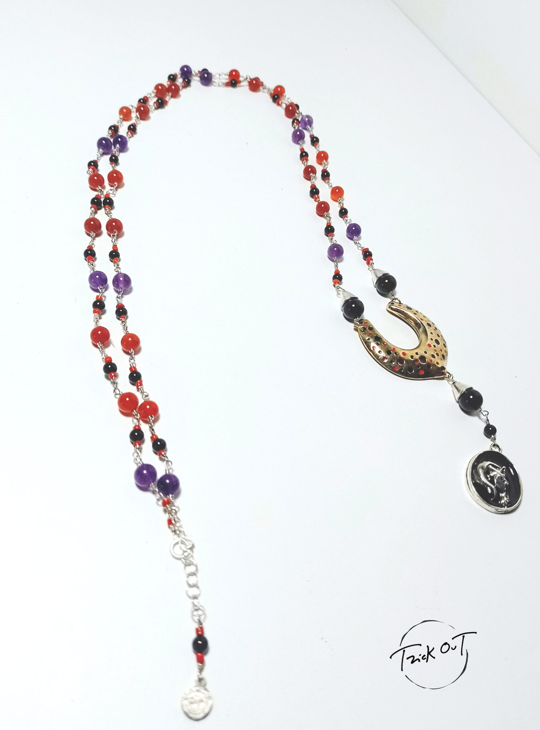 GITANA/FERRO-collana lunga con pendente smaltato. Argento 925/bronzo ottone ossidato/pietre naturali-ametista /onice nera/corniola/polimeri montate con nodino rosario -fatto a mano-